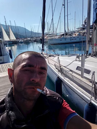 Sono in cerca di lavoro urgentemente lavapiatti