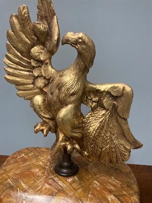 Antica scultura Aquila in legno dorata epoca 600 su base