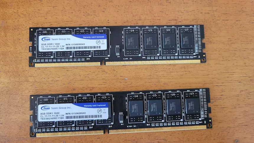 2 banchi RAM DDR3 1600 MHz da 8 GB, 16 GB totale