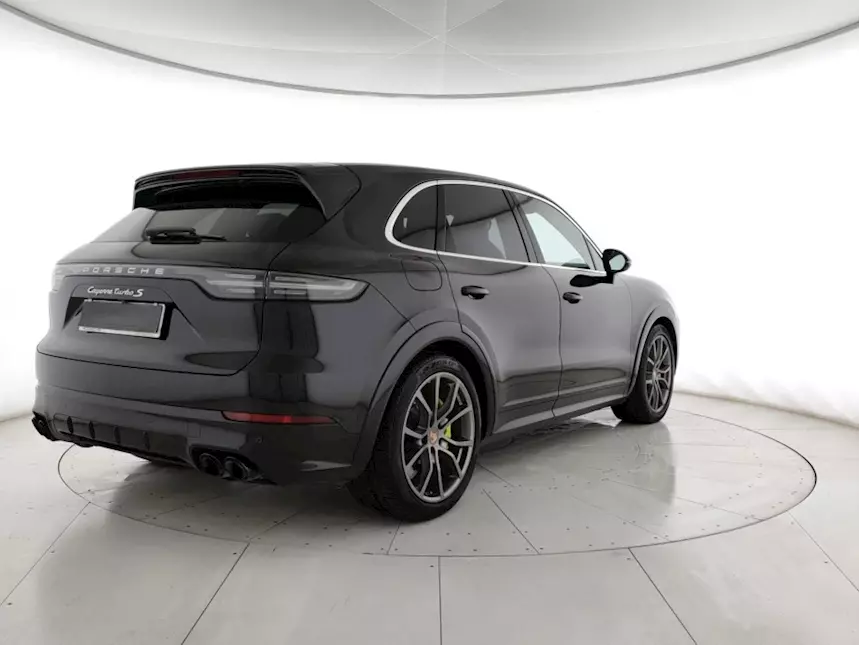 Porsche Cayenne 4.0 Turbo S e-Hybrid Tiptronic Anno 2021, colore Nero - Foto 2