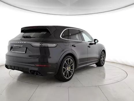 Porsche Cayenne 4.0 Turbo S e-Hybrid Tiptronic Anno 2021, colore Nero - Anteprima 2