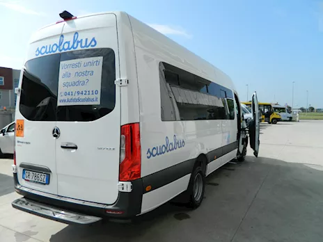 Scuolabus Euro 6 da 19 a 36 pax Iveco, cambio automatico - Anteprima 11