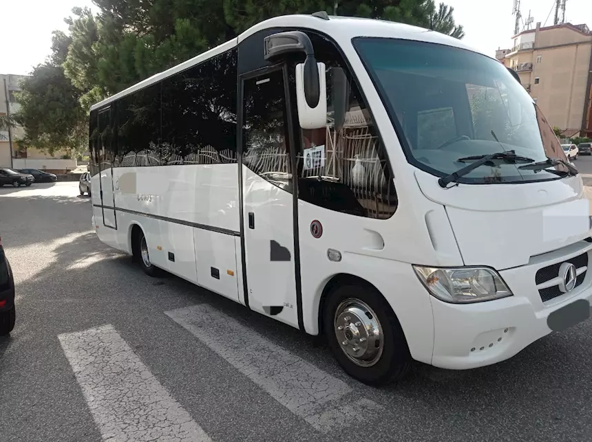 BELUGA Mercedes.27 posti - Euro 4 Anno 2007 Km 650000