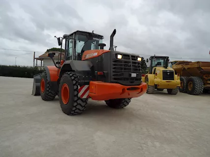 Pala gommata Hitachi ZW220