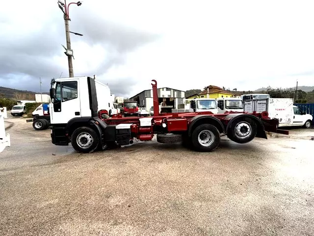 Foto 5Camion Marca Iveco Eurotech Cursor 260e43 scarrabile Anno 2001