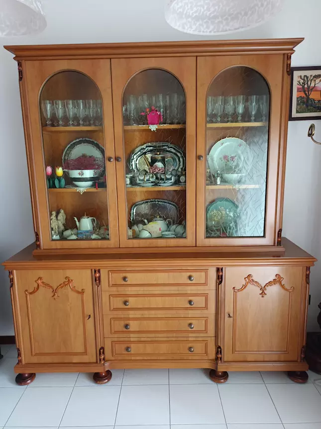 Credenza in noce massello, come nuova