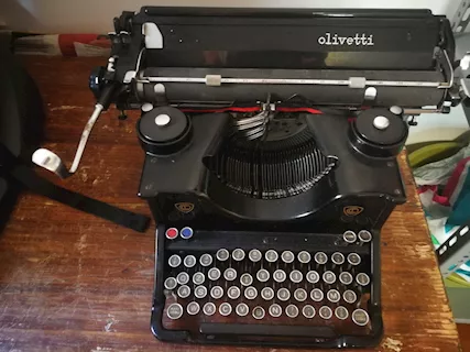 Macchina da scrivere Olivetti M40
