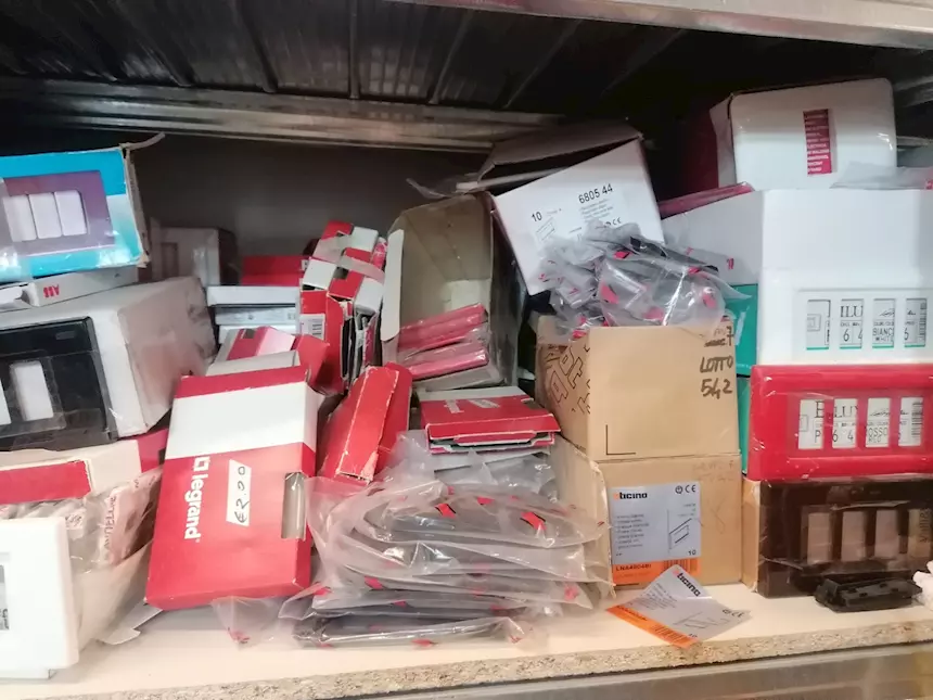 Placche per Prese Elettriche e Interruttori - 24194, tipologia placche singole