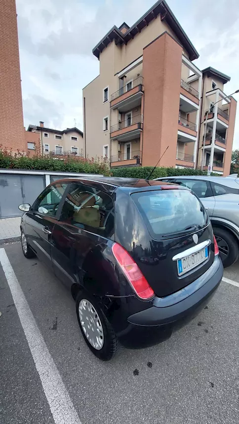 Lancia Ypsilon 1.2 8v Anno 2003 Berlina Manuale, in ottime condizioni - Foto 2