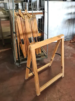 8 cavalletti in legno usati