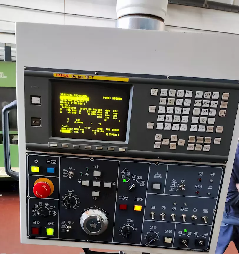 TORNIO verticale Doosan PUMA V 550, peso 9000 kg