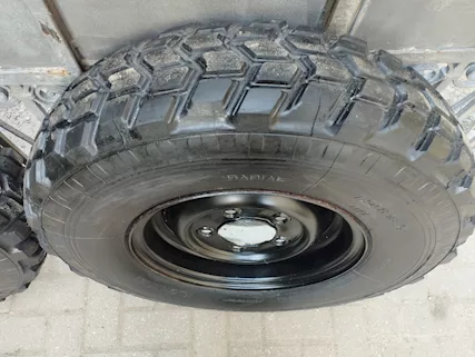 2 Cerchi e gomme Michelin 7.50R16 Land Rover 88 109 - Foto 3