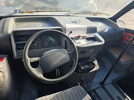 Scuolabus Marca Iveco Anno 1999 Km 0, ottimo stato - Anteprima 4