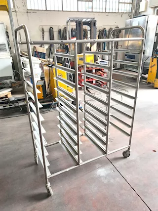 Carrello vassoi a tripla campanata usato