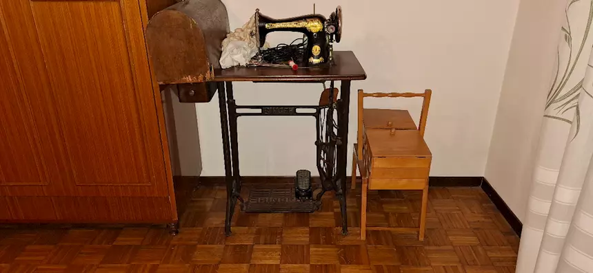 Macchina da cucire anni ‘40 Singer, in ottime condizioni, in legno - Foto 9