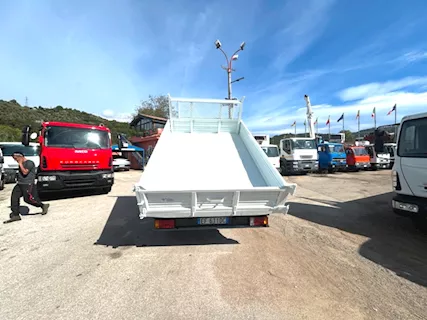 Camion Marca Iveco Daily 35c13 ribaltabile e gru Km 0, come nuovo - Foto 6