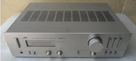 Amplificatore JVC A-X1 (2)