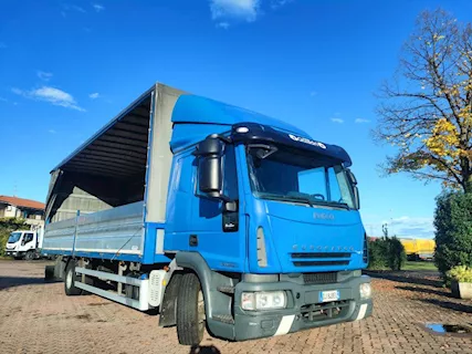 Iveco Eurocargo 120E25 centina 8,3 m alzabbassa 1.145.000 Km