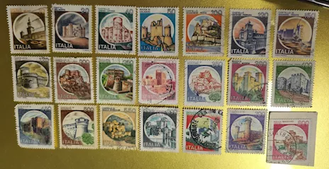 Lotto 21 francobolli Castelli d'Italia