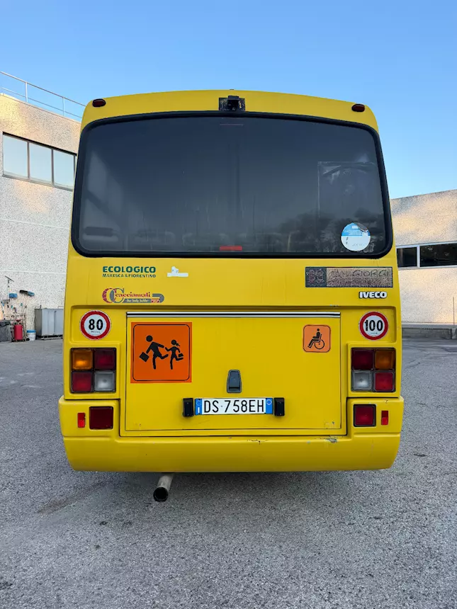 Foto 5Scuolabus Marca Iveco 100 e 18 Cacciamali Anno 1997 Km 234000