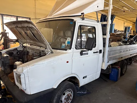 DAF 400 anno 89 con centina il motore