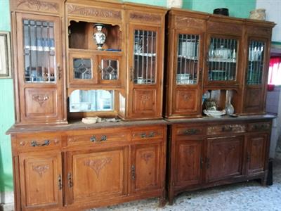 Due credenze in noce con vetrinette