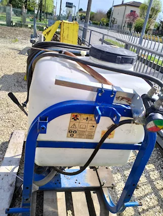 Botte per irrorazione da 100lt. con pompa e lancia