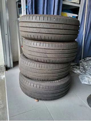 4 gomme Goodyear 185/55/R15 estive come nuove