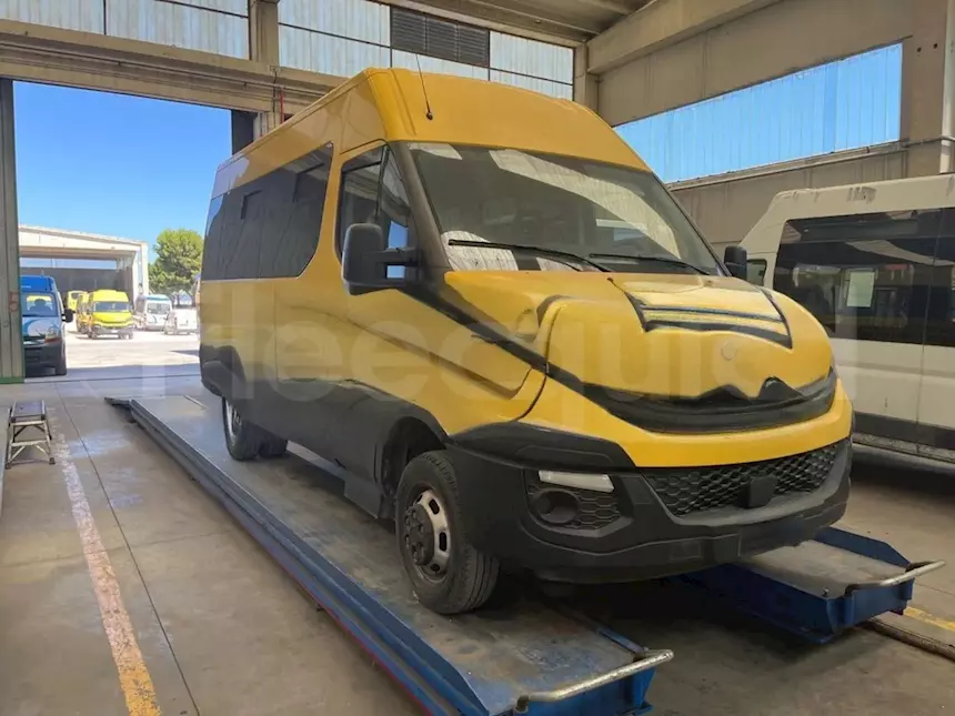 Foto 7Iveco Daily, 2019, 19 posti, Euro 6 Km 60958, cambio: manuale