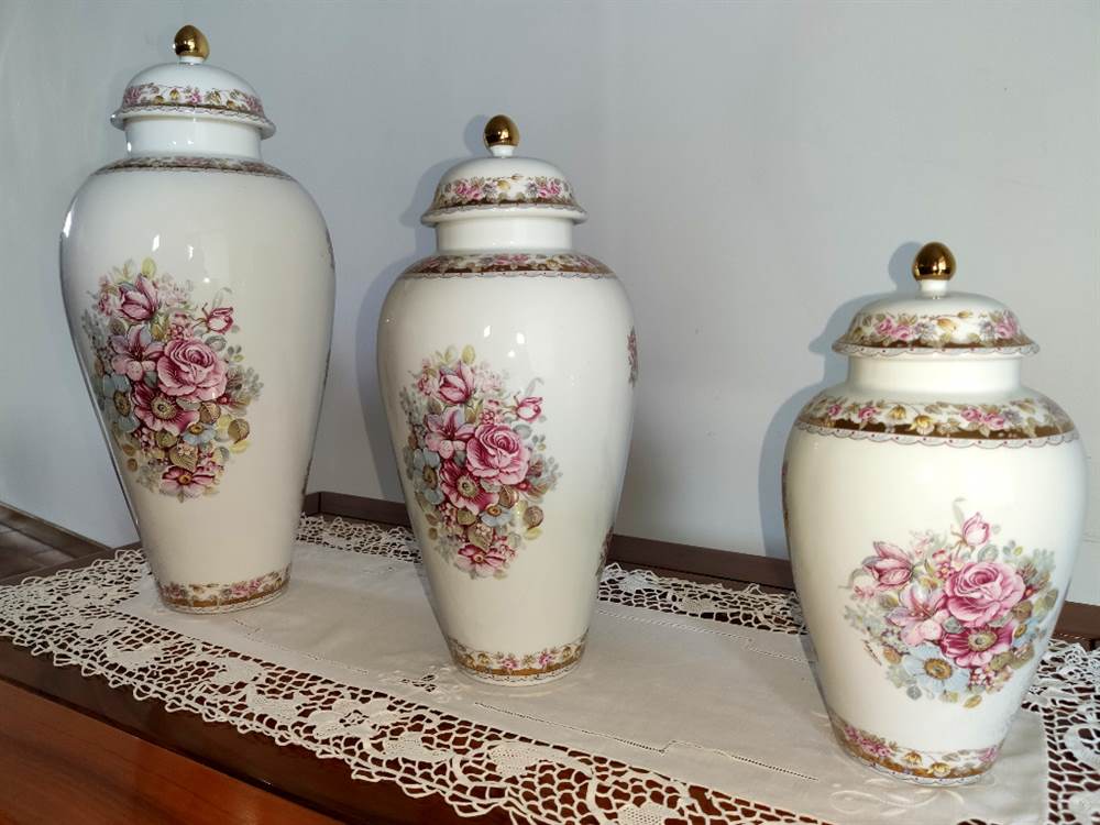 Potiche in porcellana, tipo Limoges, color oro lucido