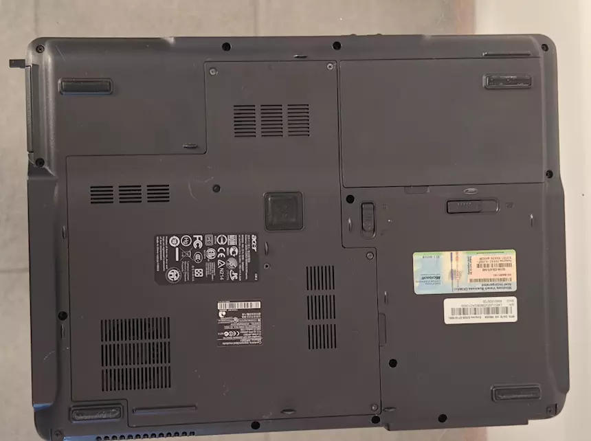 Foto 5Notebook Marca ACER EXTENSA modello MS2231