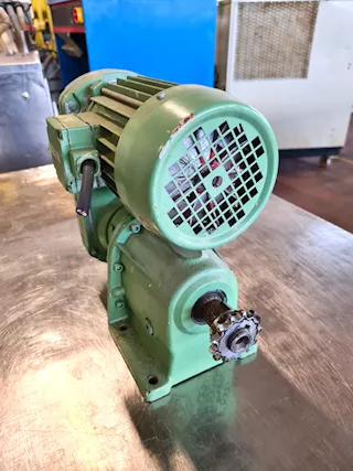 Motore elettrico velocità reg. usato, marca Lenze mod - Foto 3