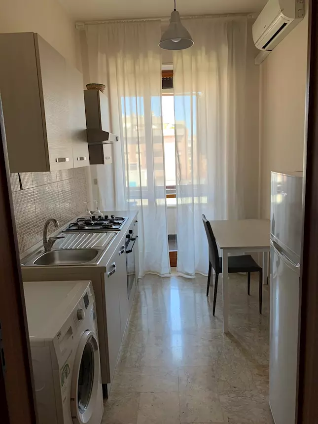 Lecce piazza Mazzini - trilocale con 3 balconi