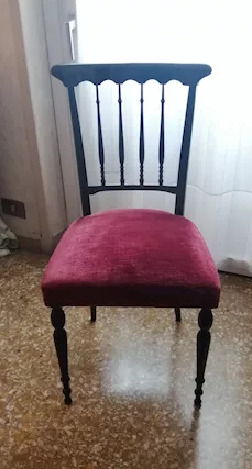 Tavolo soggiorno e sedie, legno noce, in ottime condizioni - Foto 4