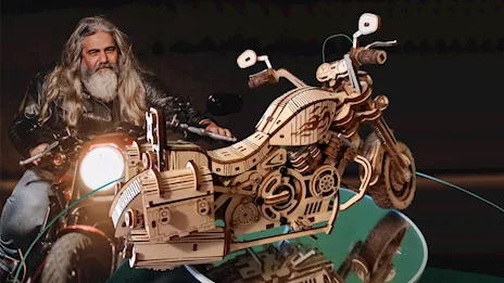 Cruiser motorcycle in legno, in 3D, da tavolo, prezzo non trattabile - Anteprima 3