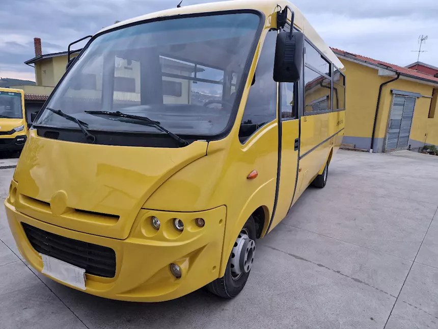 Foto 7Scuolabus varie tipologie Marca Iveco Anno 2010