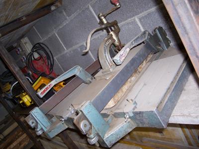 Tagliapiastrelle manuale
