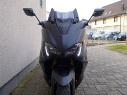 Yamaha T-Max 560 Tech Max, modello premium, fari a led - Anteprima 1