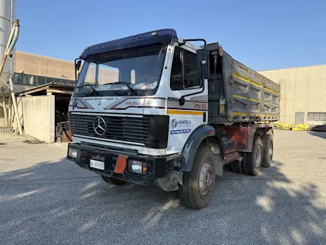 Autocarro ribaltabile Mercedes
