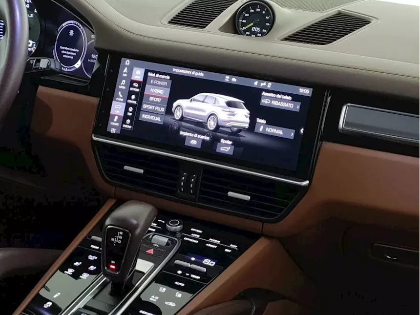 Porsche Cayenne 4.0 Turbo S e-Hybrid Tiptronic Anno 2021, colore Nero - Foto 4