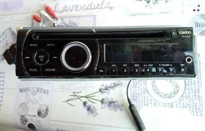 Autoradio sinto CD Clarion CZ100ER non funzionante