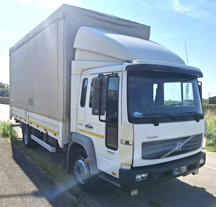 Foto 2VOLVO FL 6 180 CENTINATO ANNO 2001 Km 98000, cambio manuale