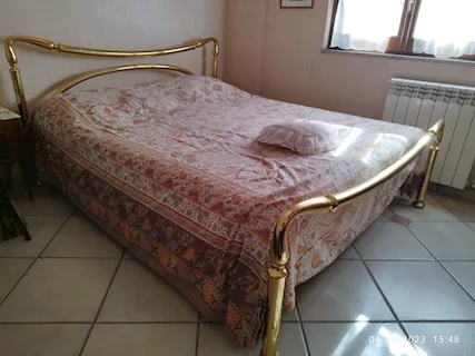 Meravigliosa testiera e pediera in ottone dorato