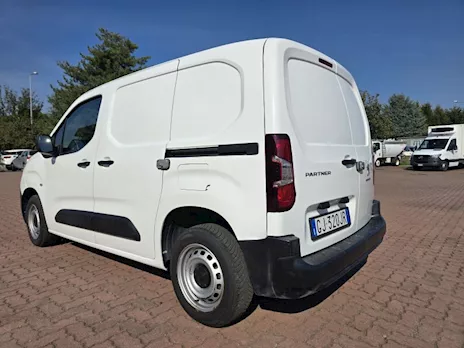 Peugeot Partner 2022 105 CV 1.5 Euro 6D 72.000 Km, peso 2020 kg - Anteprima 3