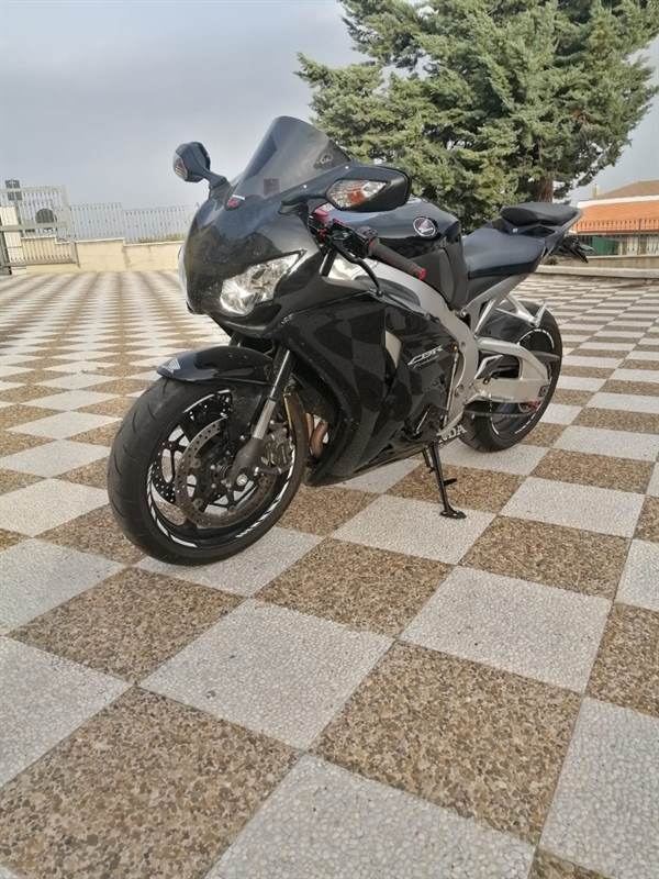 Honda CBR 1000 RR 2011