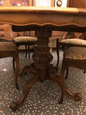 Tavolo in legno massiccio con sedie - Foto 2