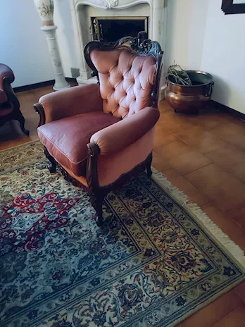 Salotto in vera noce stile veneziano