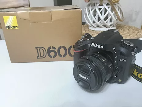 Nikon D600 full frame con obiettivo 50mm 1.8