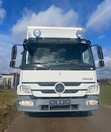 Camion isotermico Mercedes-Benz Atego 818