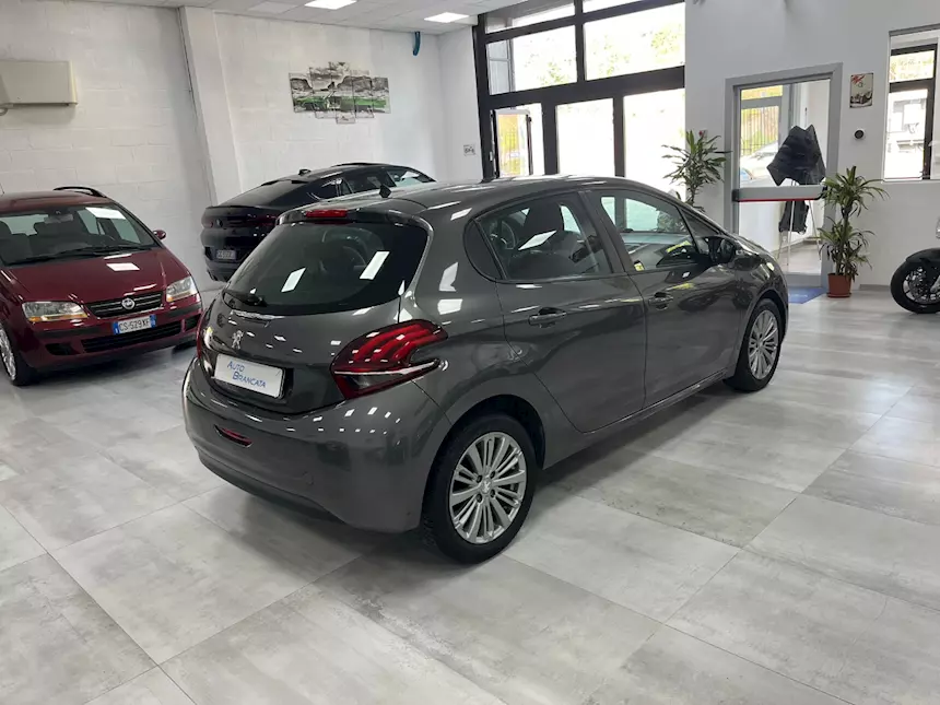Peugeot 208 5p 1.2 PureTech GPL 82 CV Anno 2017 Km 139000, unico proprietario - Foto 5